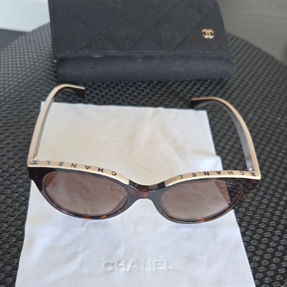 CHANEL Tortoise Shell Sunglasses - Picture 1 of 5
